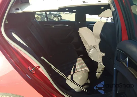 2015 Volkswagen Golf Gti 2.0T S 4-Door z USA, uszkodzony, nr VIN 3VW5T7AU9FM030091